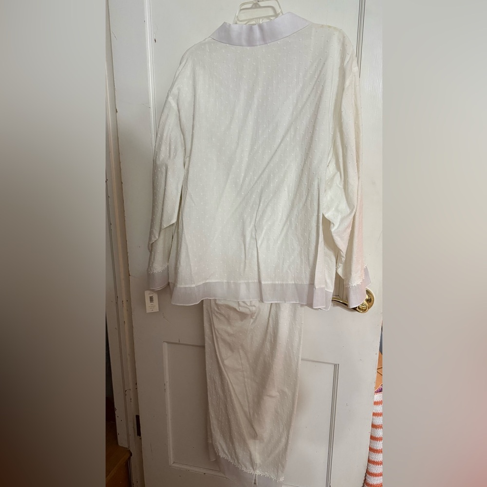NEW!! Oscar de la Renta White Classic Pajama Set - Picture 6 of 6